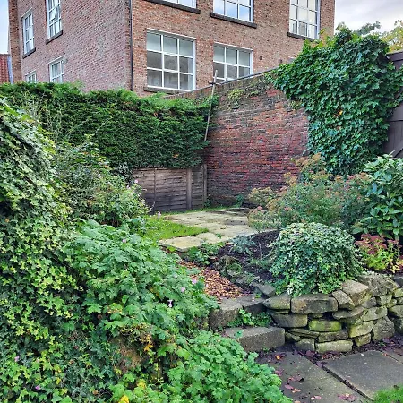 Minster Garden Apartment *