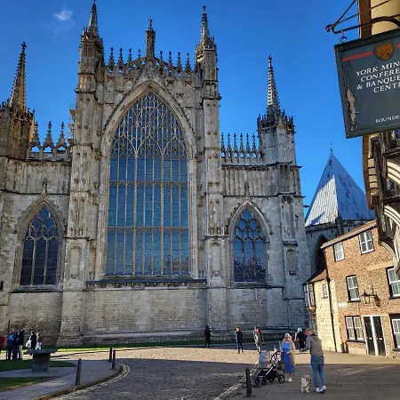 Minster Garden Apartment *